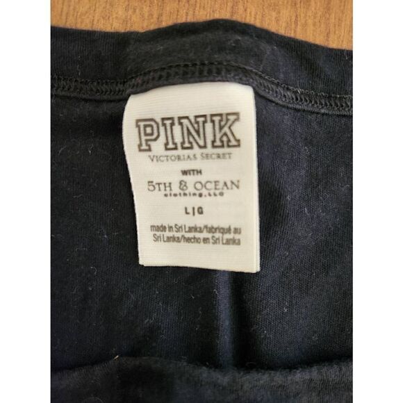 💕PINK Large Wisconsin black v neck t-shirt with red W on the front and PINK on - Picture 3 of 5